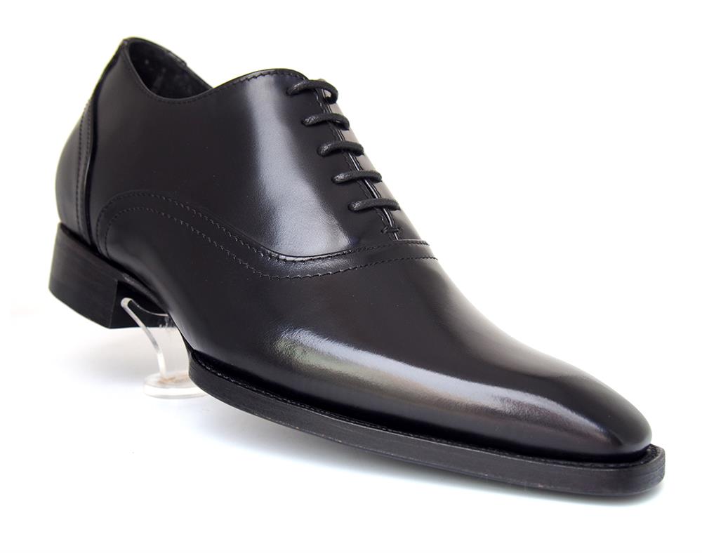 Can you wear elevator shoes during an interview?